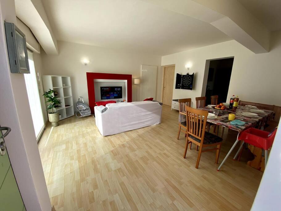 Casa Vacanza Veronica Con Giardino แวร์บาเนีย ภายนอก รูปภาพ
