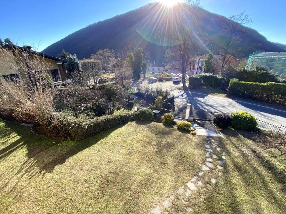 Casa Vacanza Veronica Con Giardino แวร์บาเนีย ภายนอก รูปภาพ