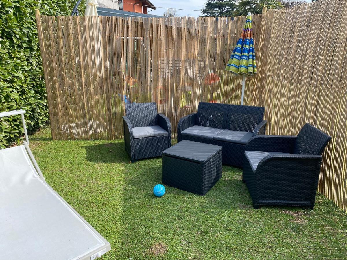 Casa Vacanza Veronica Con Giardino แวร์บาเนีย ภายนอก รูปภาพ
